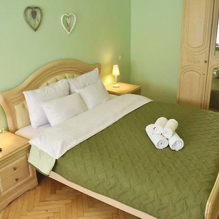 Renewed Central Apartment Lviv Extérieur photo